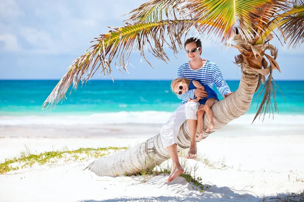 Père et fille en vacances dans les Caraïbes — Photo