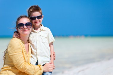 Anne ve oğlu tatil