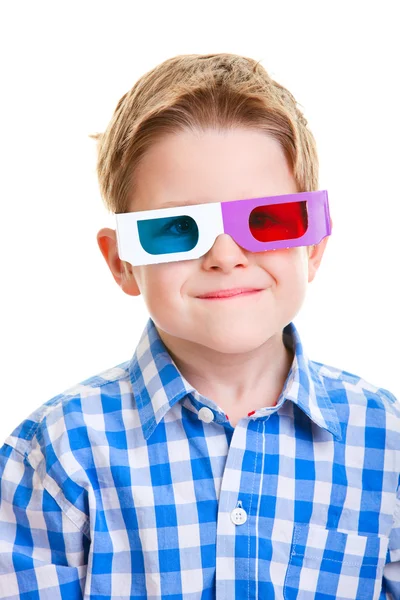 Rapaz bonito usando óculos 3D — Fotografia de Stock