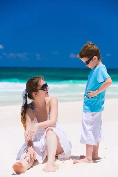 Mutter und Sohn im Urlaub — Stockfoto