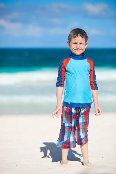 Μικρό αγόρι στην παραλία — Φωτογραφία Αρχείου
