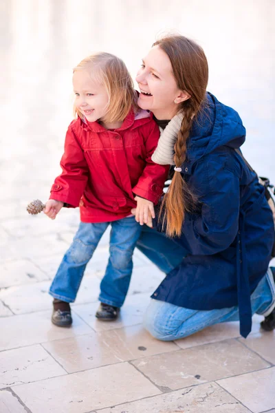 Mother and daughter portrait outdoors — Stock Photo, Image