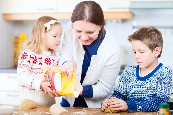 Aile Kurabiye Pişirme — Stok fotoğraf