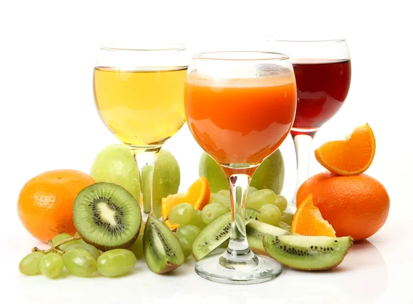 Frutta matura e succo di frutta — Foto Stock