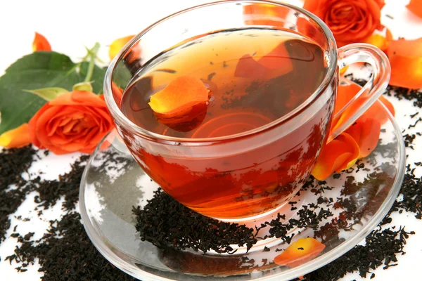 Tea and petals of roses — Stock Photo, Image