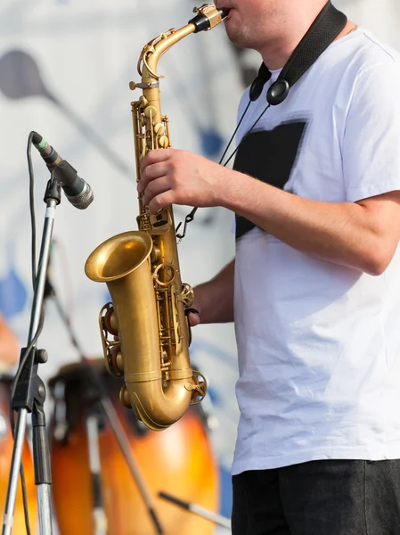 Man playing with saxophone — Stock Photo, Image