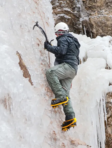 Man with ice axes and crampons — Stock Photo, Image