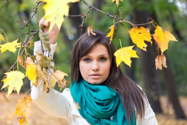 Beautiful woman in white coat and scarf — Stock Photo, Image