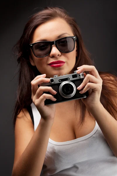 Femme avec caméra — Photo
