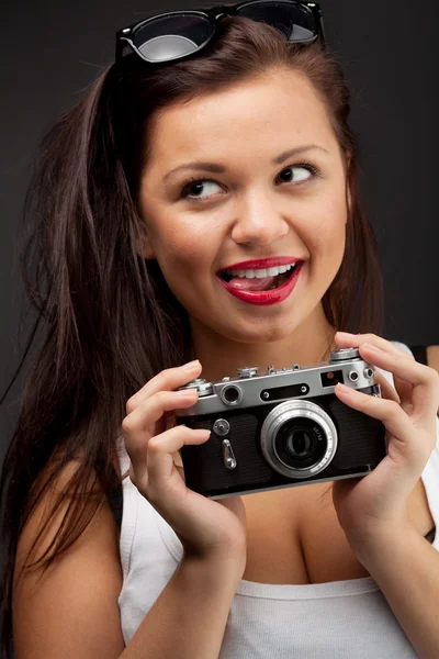 Kvinna med kamera — Stockfoto