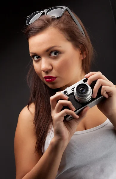 Женщина с камерой — стоковое фото