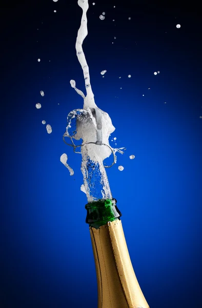 Abrir botella de champán — Foto de Stock
