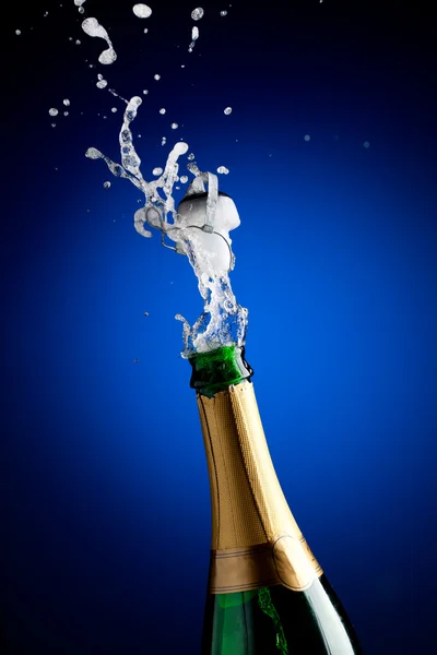 Láhev šampaňského otevírací — Stock fotografie