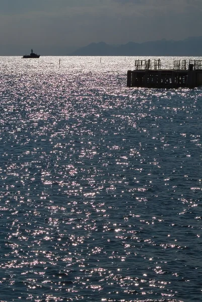 O mar brilha — Fotografia de Stock