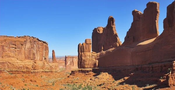 Muri rossi nel deserto — Foto Stock