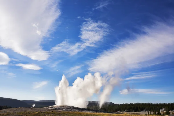 Geyser dans le parc national Yellowstone — Photo