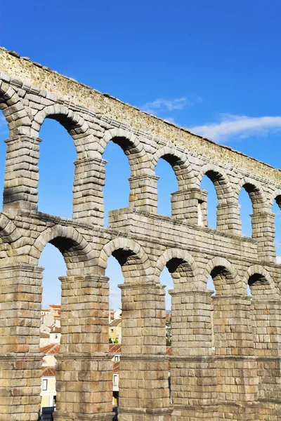 De aquaduct en de oude segovia — Stockfoto