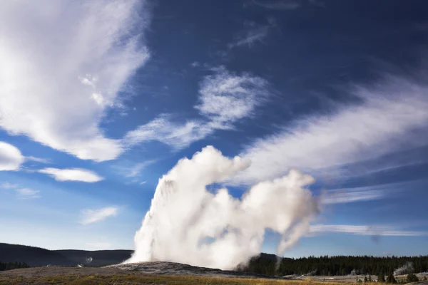 Геотермальна geyse — стокове фото