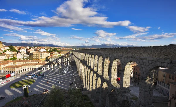 Segovia moderna y acueducto —  Fotos de Stock
