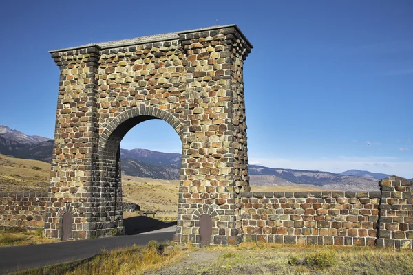 Porta de pedra enorme — Fotografia de Stock