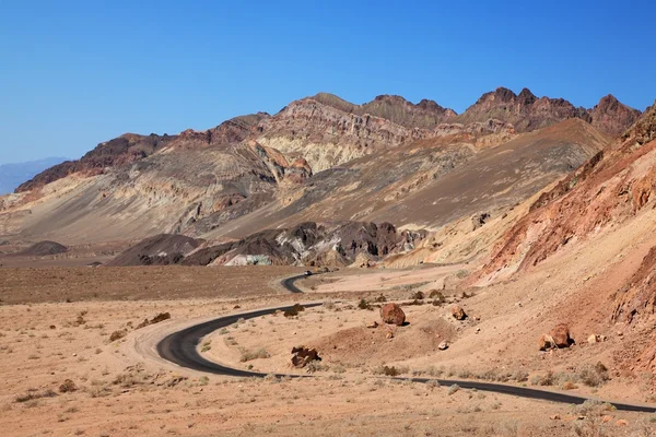 Estrada sinuosa em Death Valley — Fotografia de Stock