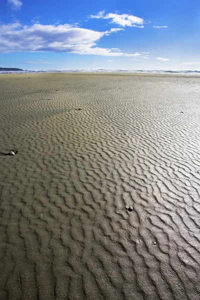 Sabbia poco profonda su una spiaggia — Foto Stock