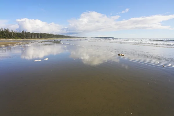 La playa llena de agua — Foto de Stock