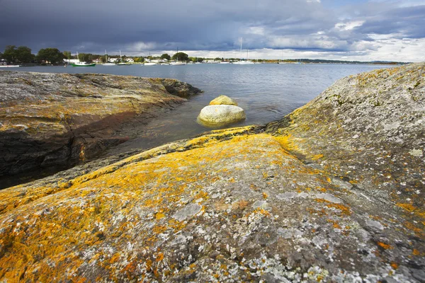 Pedras costeiras pitorescas — Fotografia de Stock