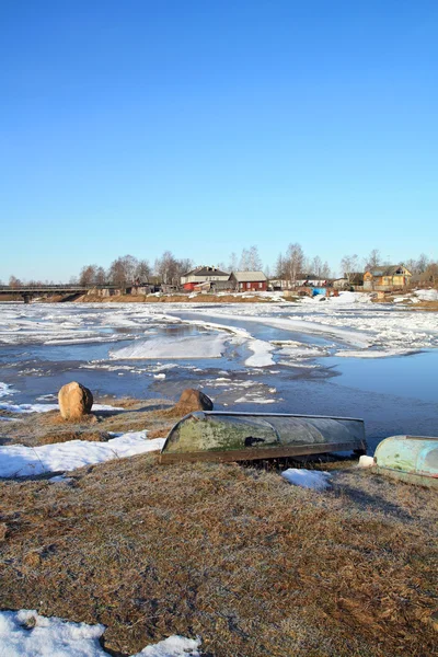 川での氷の運転 — ストック写真