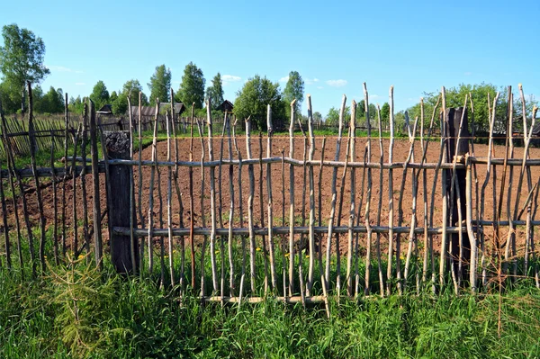 Старый забор — стоковое фото