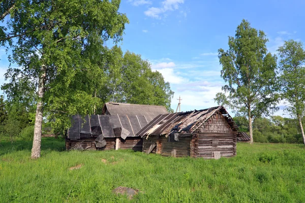 버려진된 마에 오래 된 집 — 스톡 사진