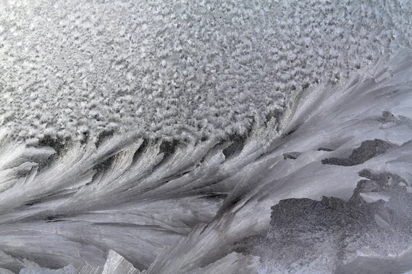 Blå is på vintern fönster — Stockfoto