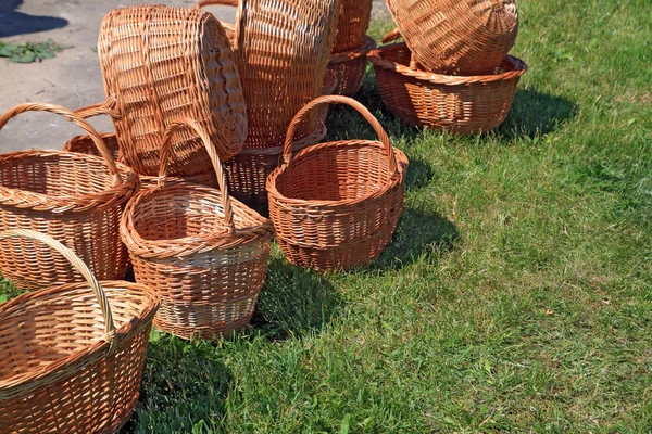 Brown baskets on green herb — Stock Photo, Image
