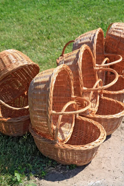 New basket on green herb — Stock Photo, Image