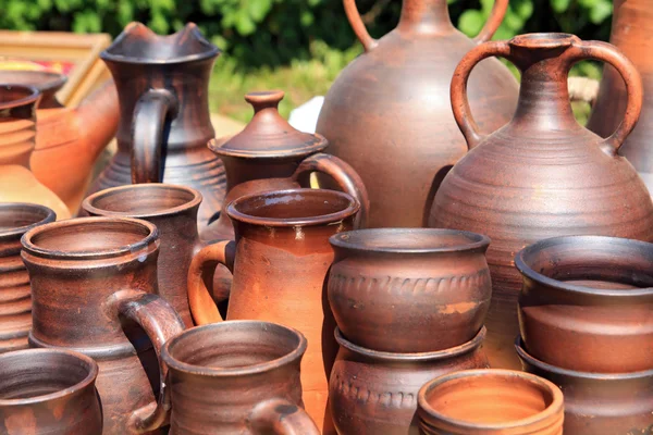 Clay pitchers on rural market — Stock Photo, Image