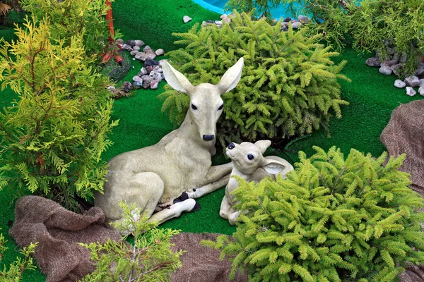 Іграшка для оленів у штучному дереві — стокове фото