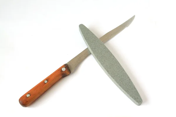 Μαχαίρι και σμύριδα σε άσπρο φόντο — Φωτογραφία Αρχείου
