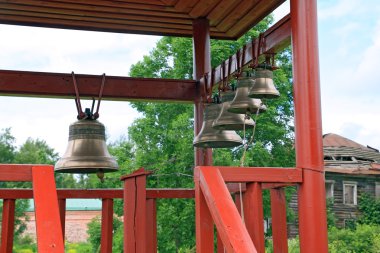 kleine bell in houten zomerhuis