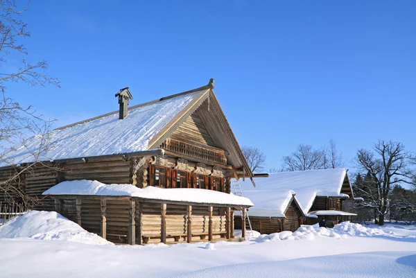 Old farmhouse amongst white snow — Stock Photo, Image