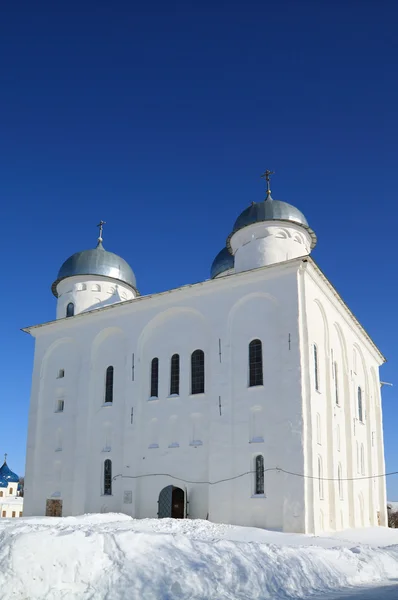 Torre de sino do priorado ortodoxo cristão — Fotografia de Stock