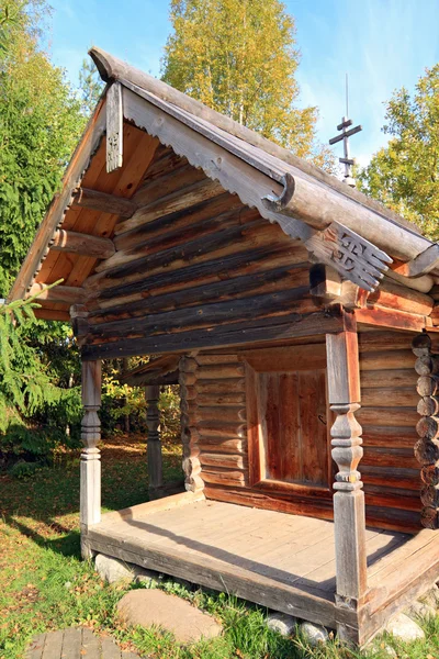Drewniana kapliczka — Zdjęcie stockowe