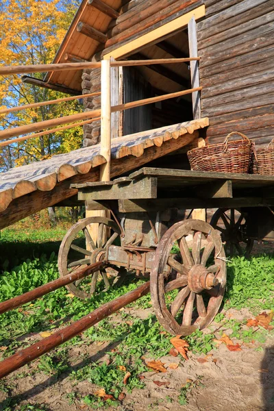 Oude houten schuur — Stockfoto