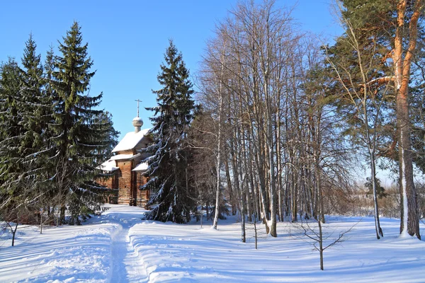 Dřevěná kaple v zimě dřevo — Stock fotografie
