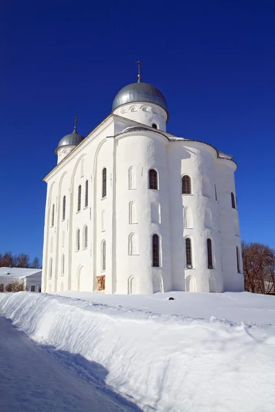 Klocktornet av gamla ortodoxa priory — Stockfoto