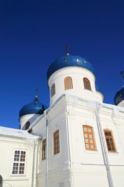 Kościół chrześcijański na terytorium prawosławny klasztor — Zdjęcie stockowe