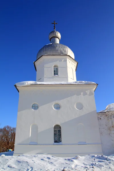 Dzwonnica starożytnego klasztoru prawosławnego — Zdjęcie stockowe
