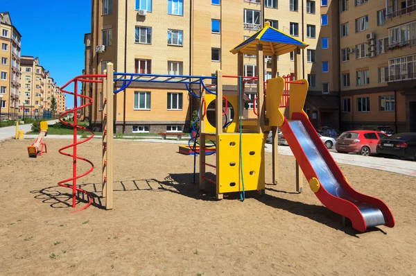 Parque infantil en el nuevo barrio . —  Fotos de Stock