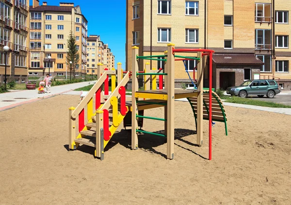 Kompleks sportowy na plac zabaw dla dzieci. — Zdjęcie stockowe