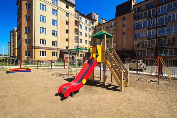 Parque infantil en el nuevo barrio . —  Fotos de Stock