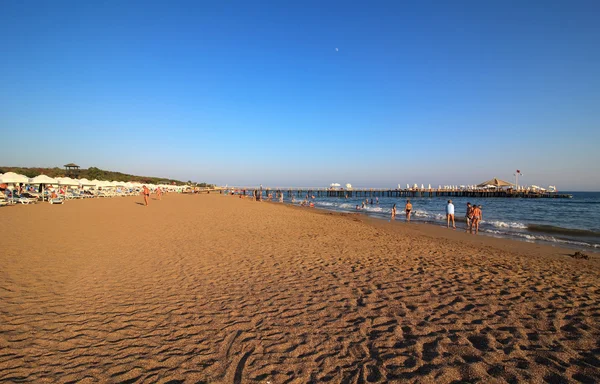 Playa de arena. Mar Mediterráneo. Turquía . —  Fotos de Stock